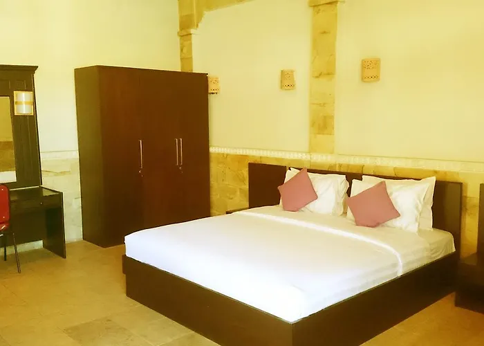 Hana Hotel 2*